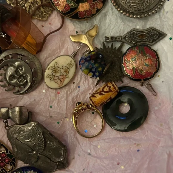 Lot of Jewelry - Picture 3 of 5